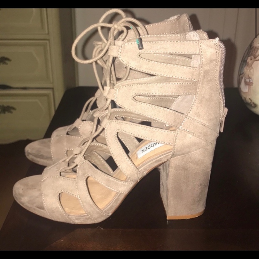 Heels - Picture 3 of 3